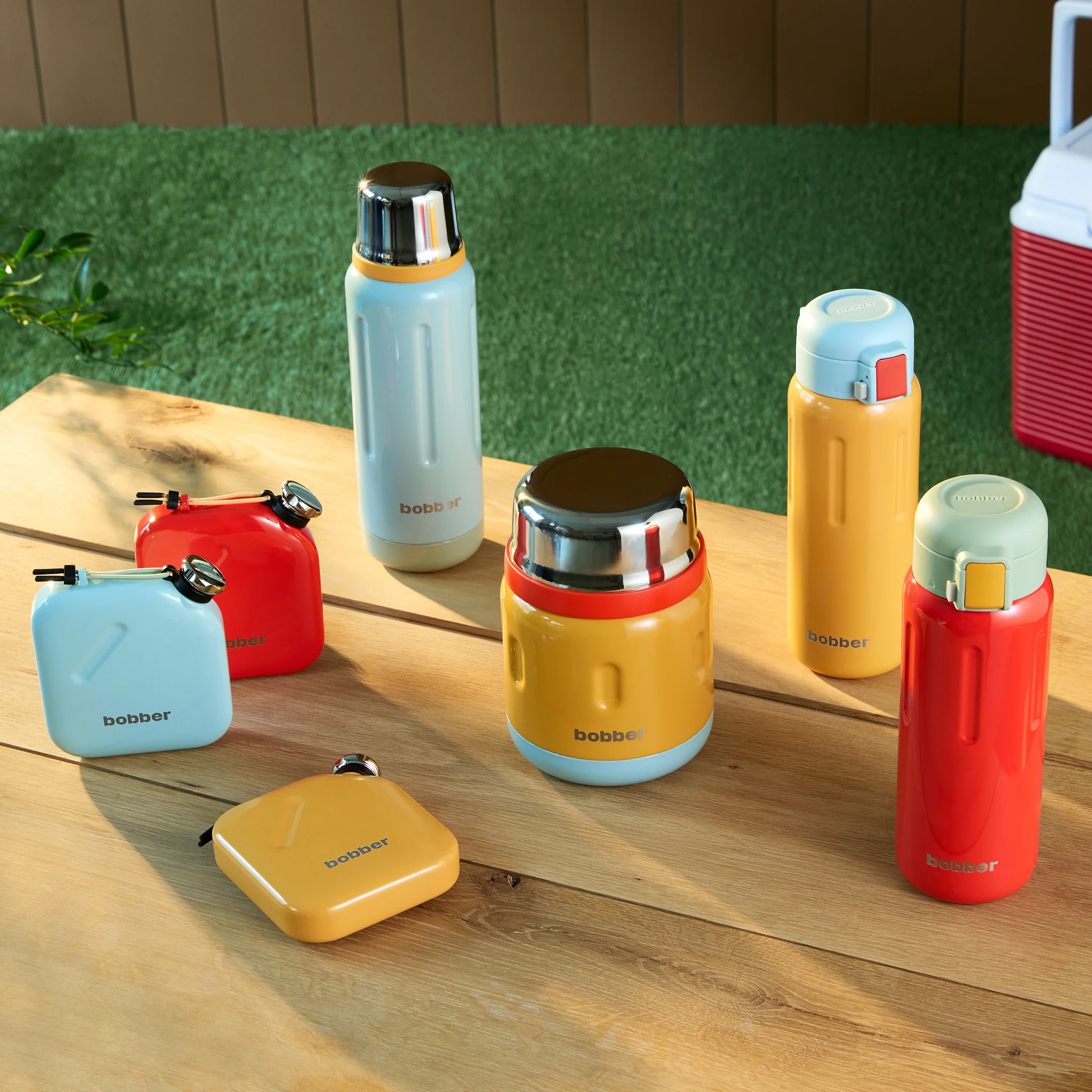 Bobber Insulated Hip Flask - Cayenne Red - Image 4