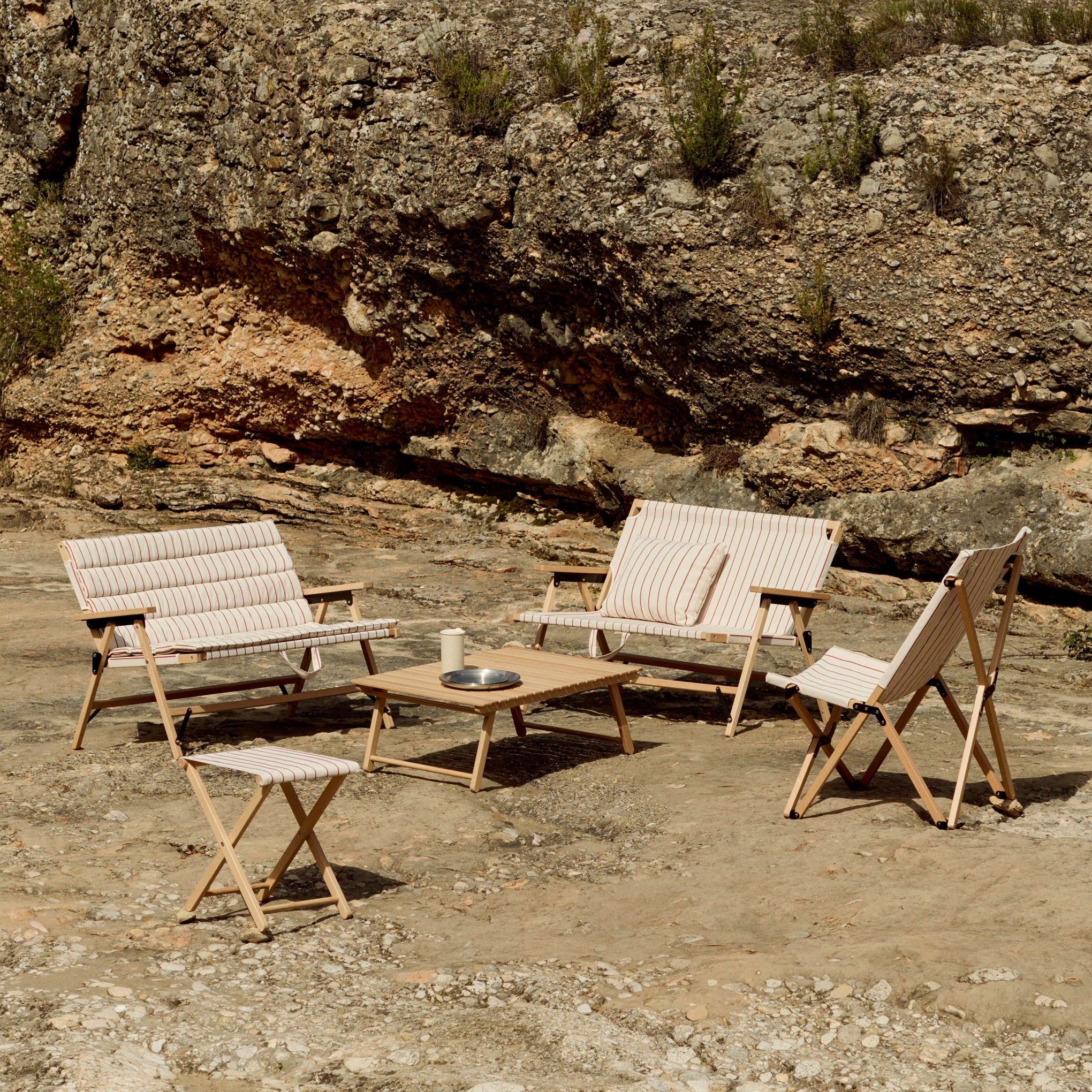 HAY Outdoor Market by Jasper Morrison Shop Folding Sofa - Beige/ Red - Image 3