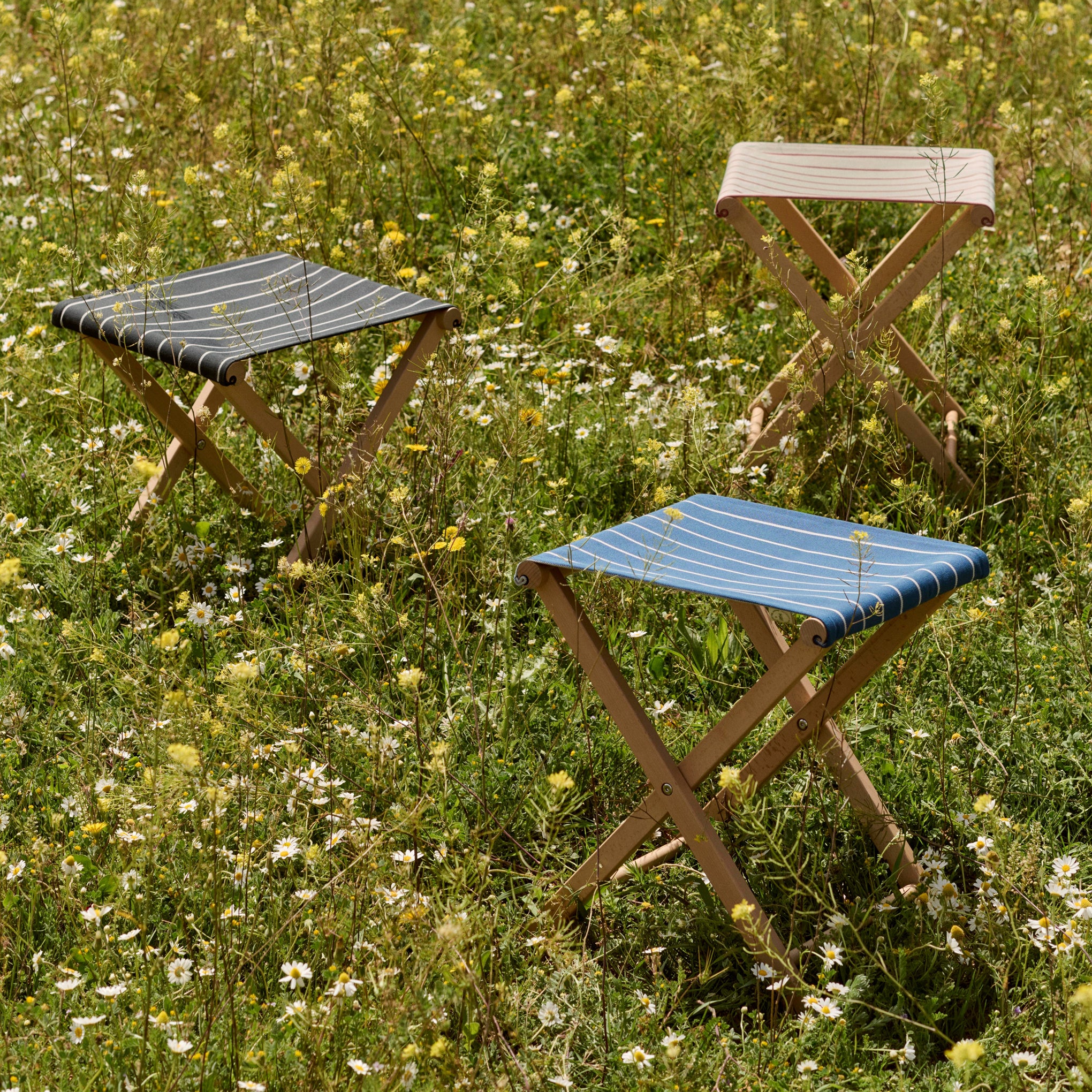 HAY Outdoor Market by Jasper Morrison Shop Folding Stool - Blue/ Beige - Image 8