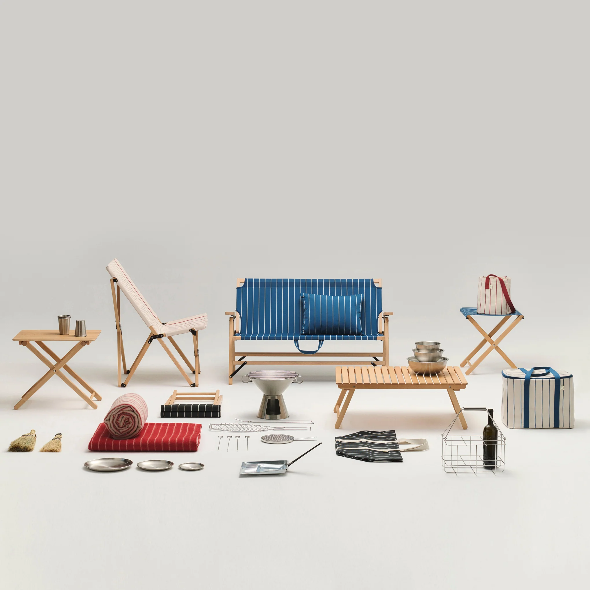 HAY Outdoor Market by Jasper Morrison Shop Folding Stool - Blue/ Beige - Image 9