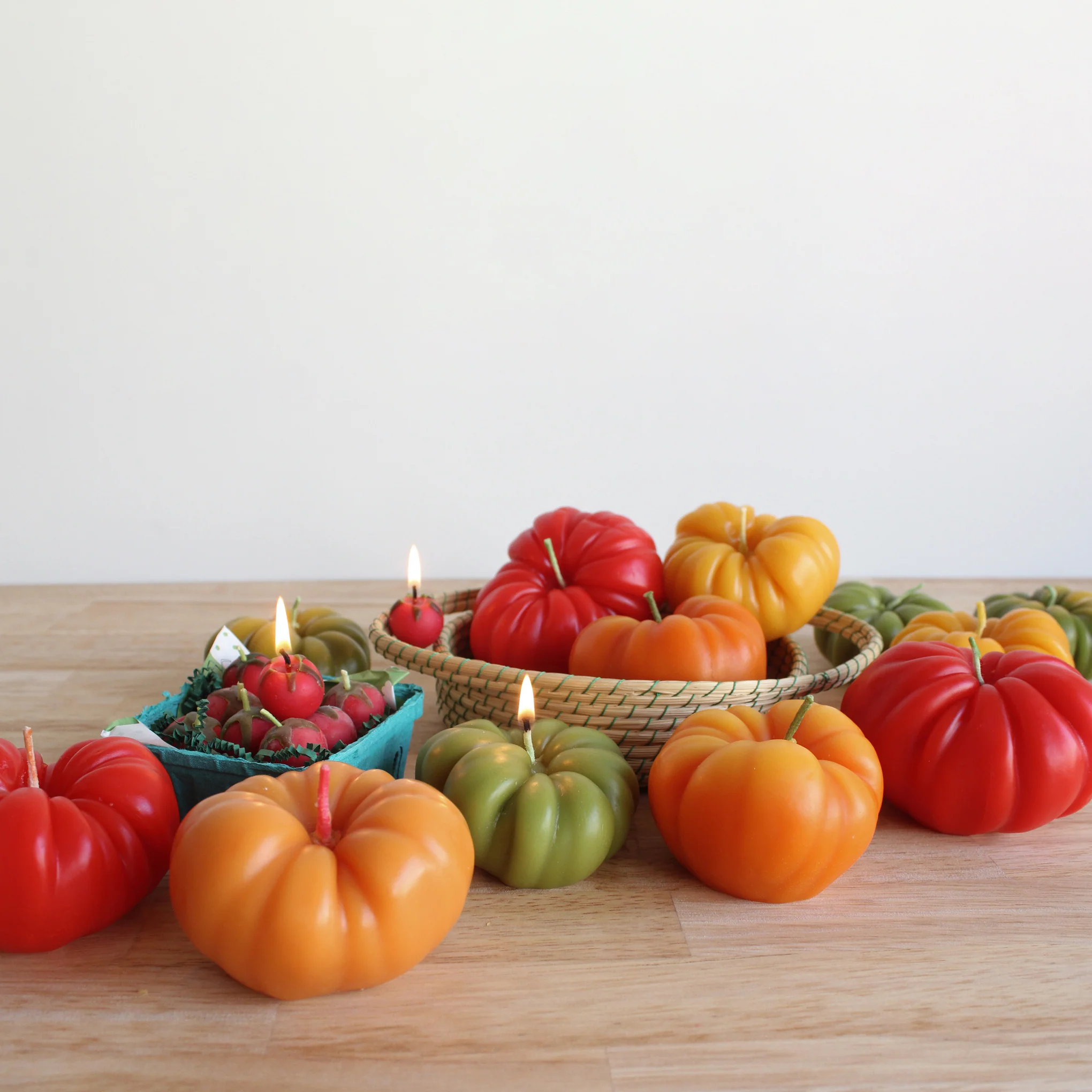 Heirloom Tomato Beeswax Candle - Red - Image 2