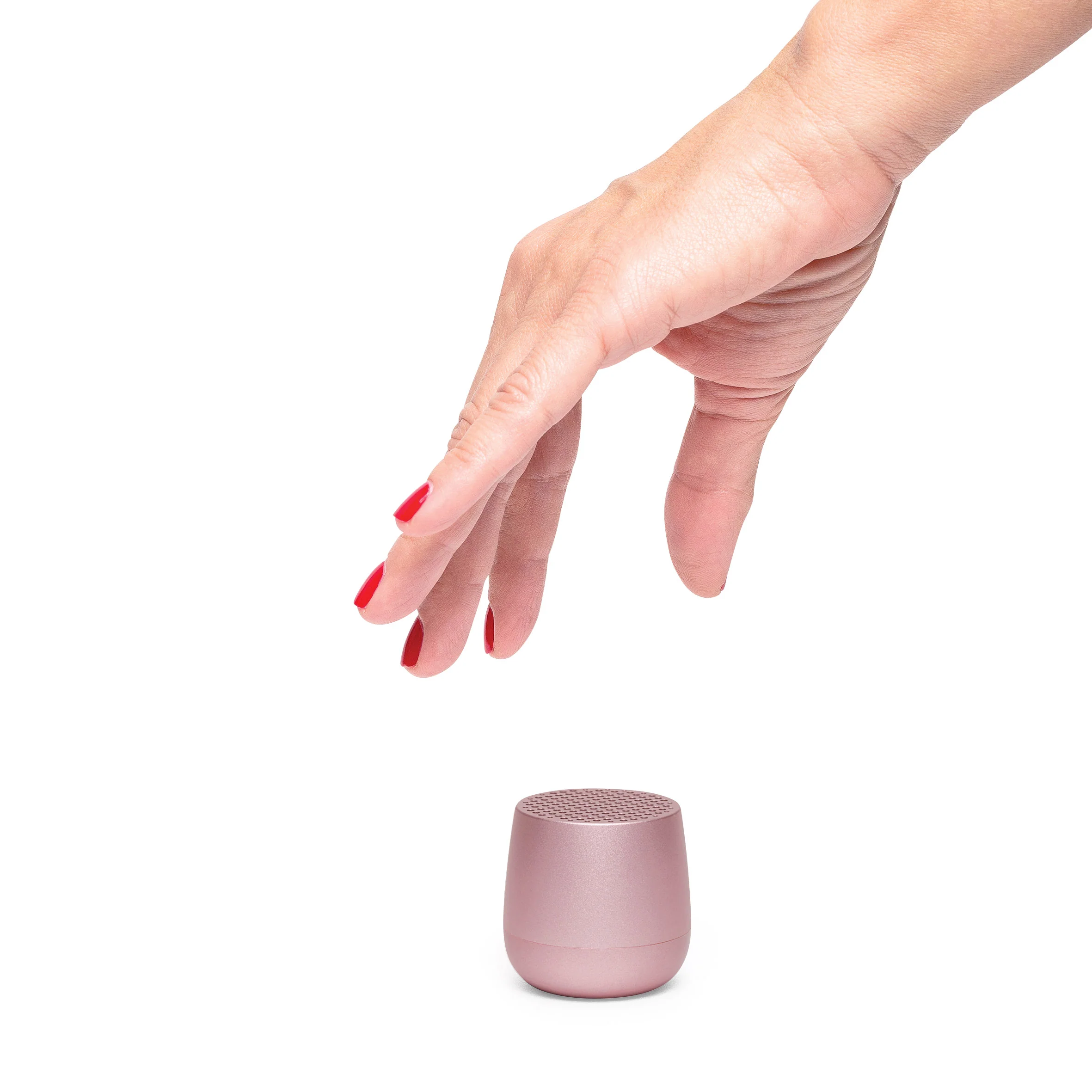 Lexon Mino+ Wireless Charging Speaker - Aluminum - Image 15