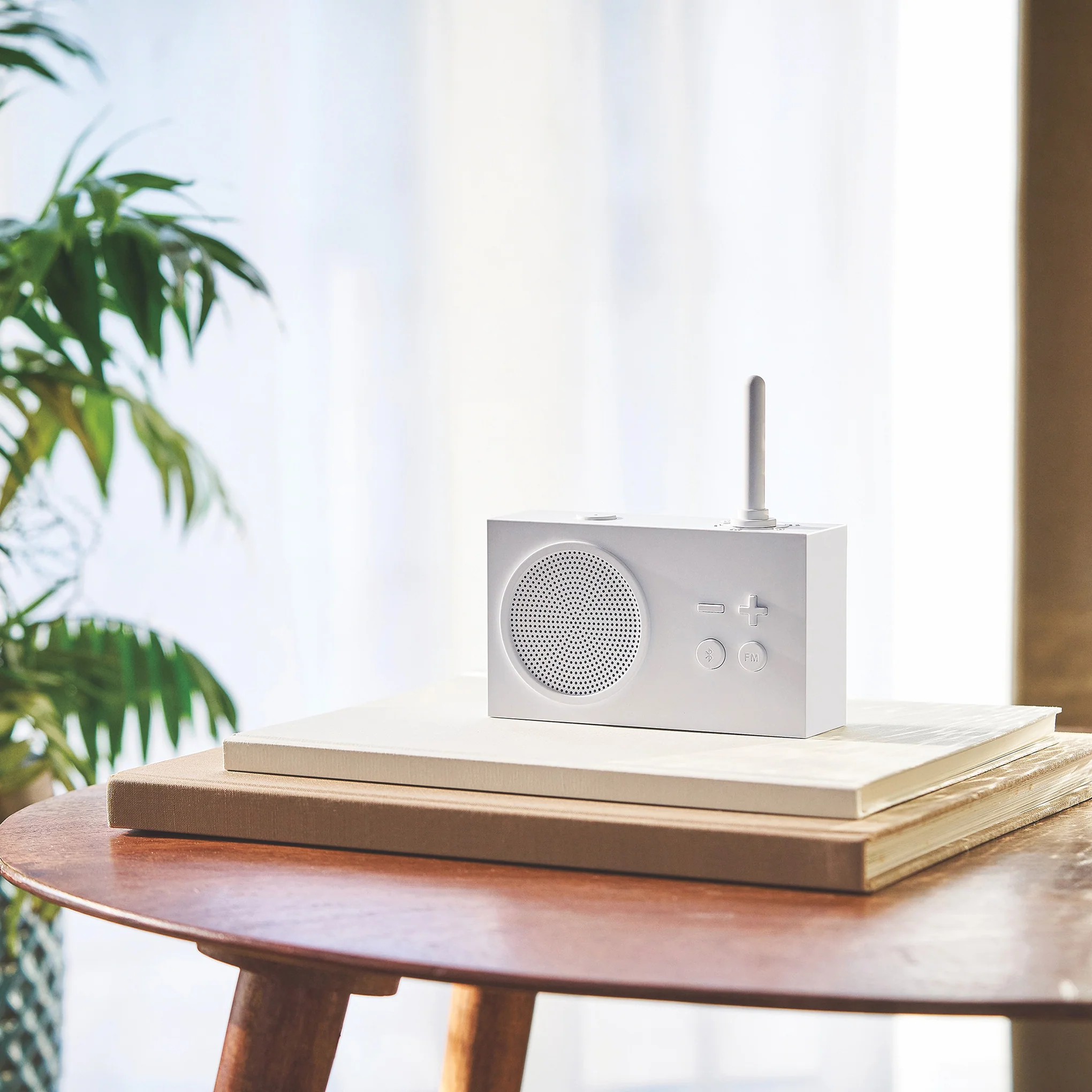 Lexon Tykho 3 Bluetooth Radio - White - Image 2