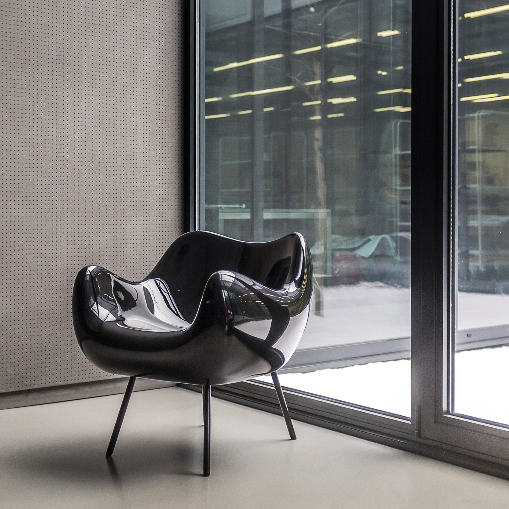 RM58 Classic Chair - Black - Image 4